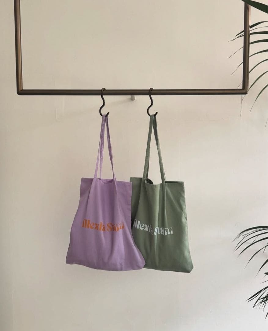 ALEXIA STAM ロゴ入りトートバッグ（パープルorグリーン）