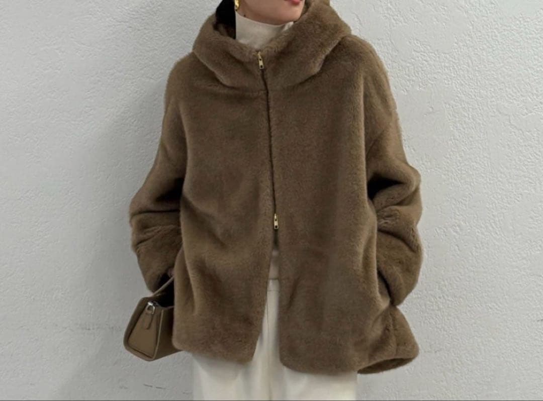 新品未使用LOUNGEDRESS ラウンジドレス　フェイクファーブルゾン