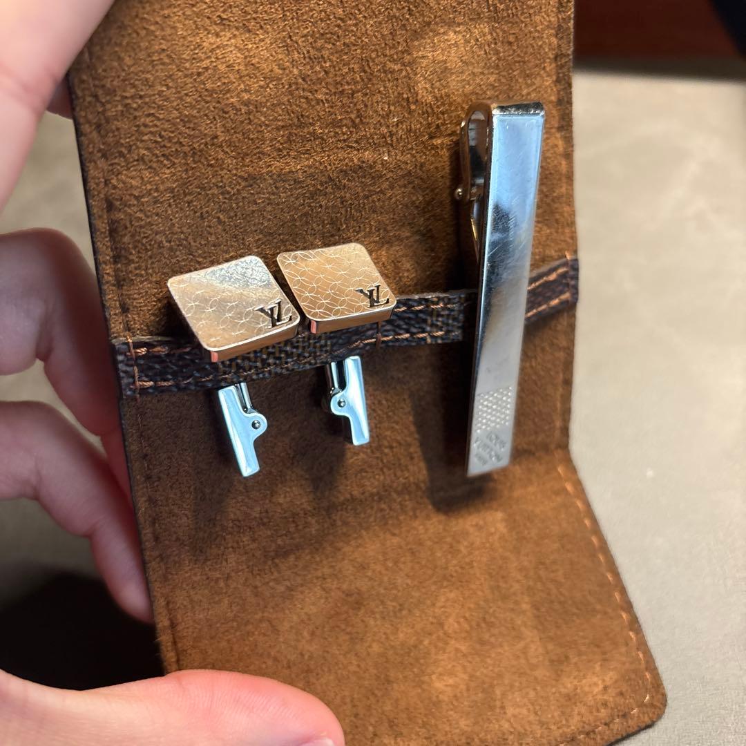 Louis Vuitton ネクタイピンとカフスセット