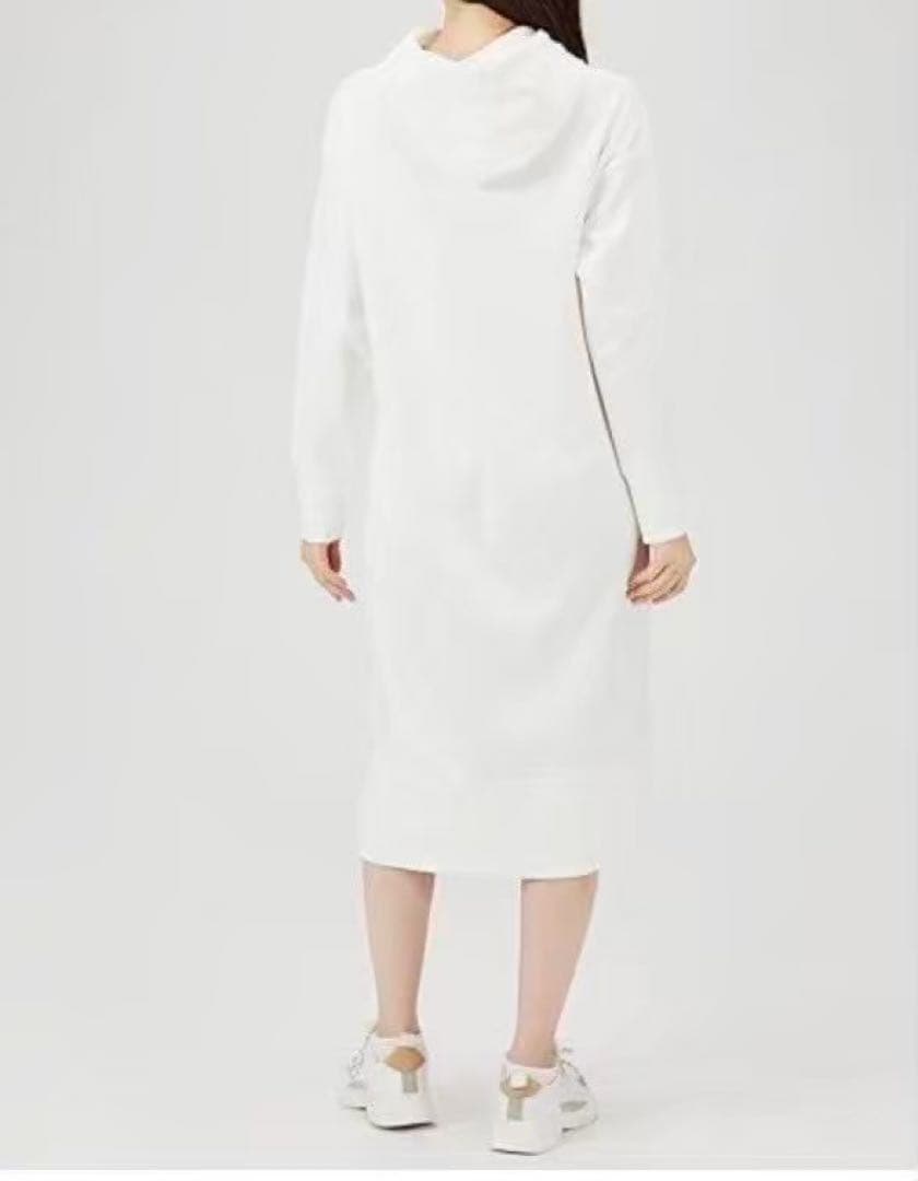 新品Lacoste ラコステフードワンピース　レディース　白トレーナーワンピース