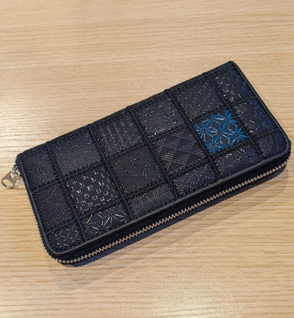 前川印伝パッチワーク長財布　黒ベースに青