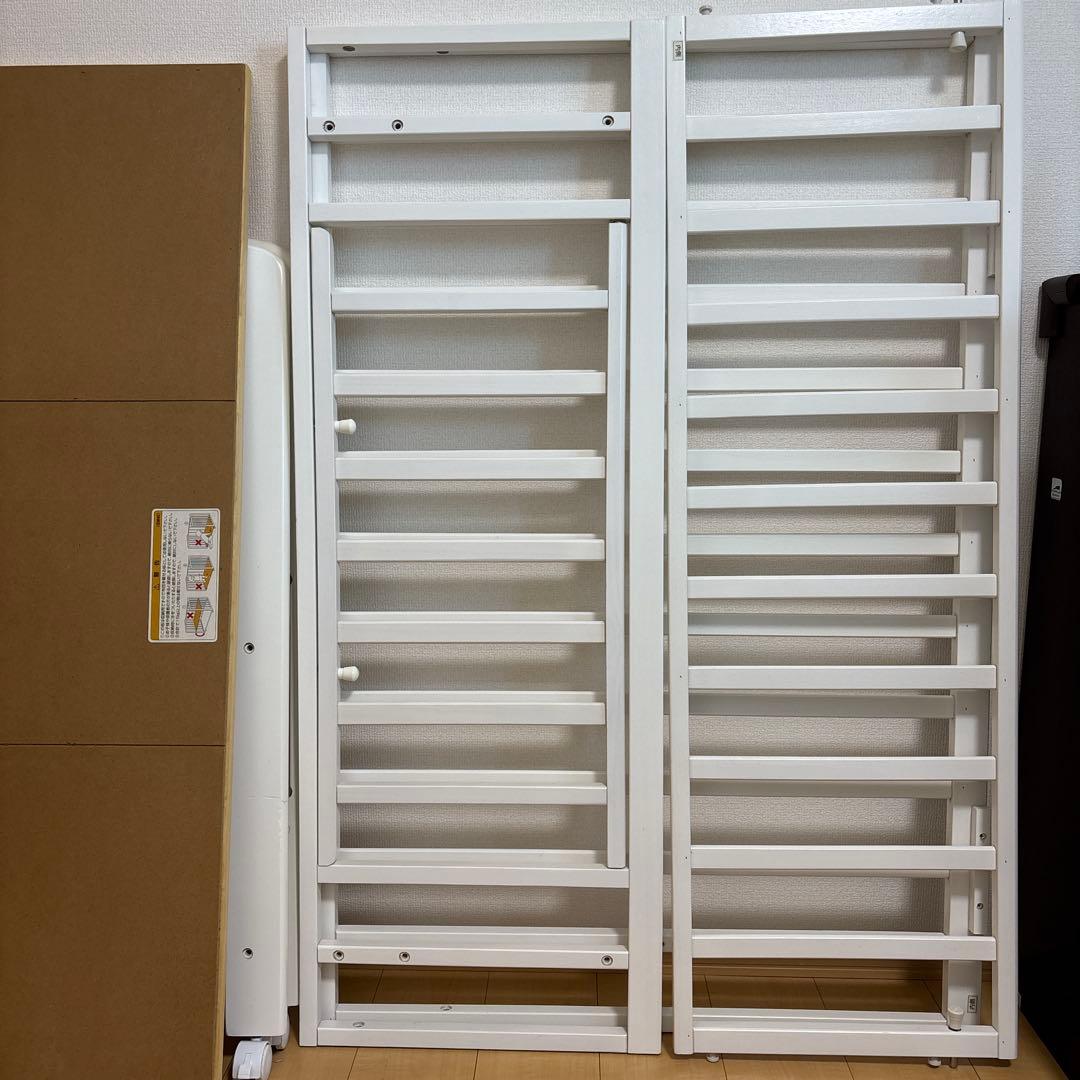 カトージ　ベビーベッド　ホワイト