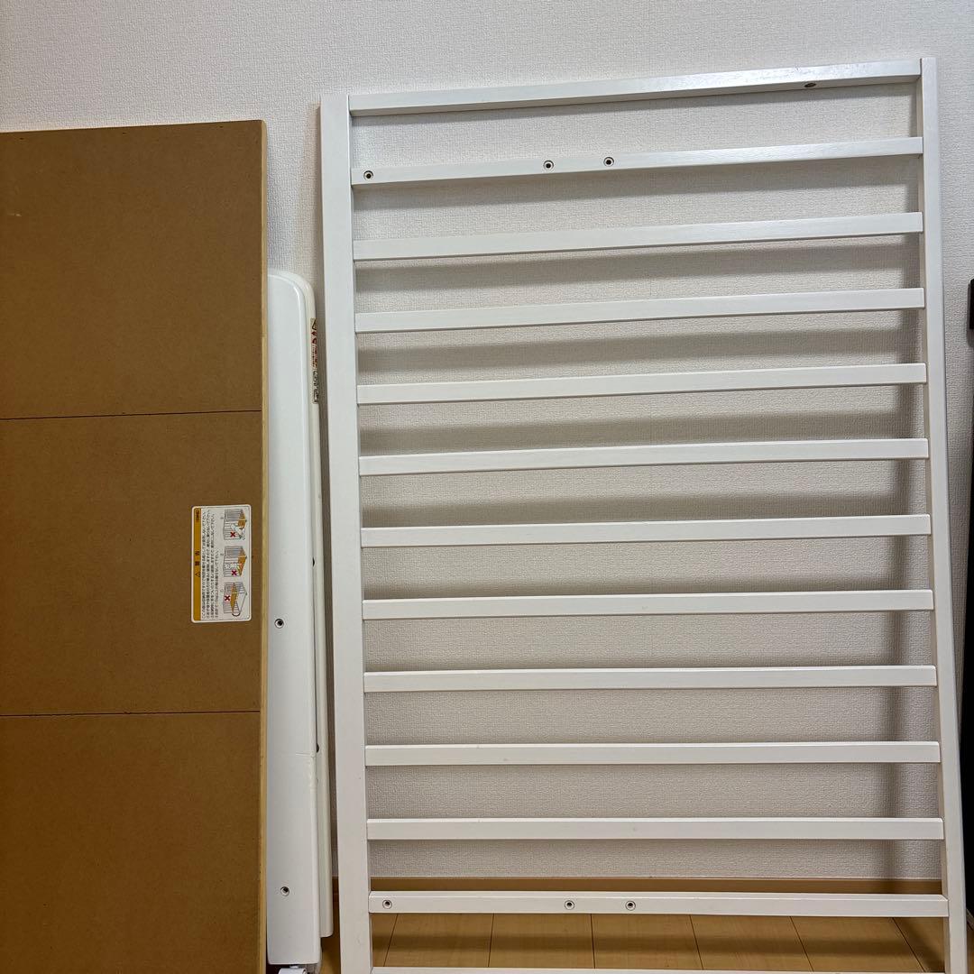 カトージ　ベビーベッド　ホワイト