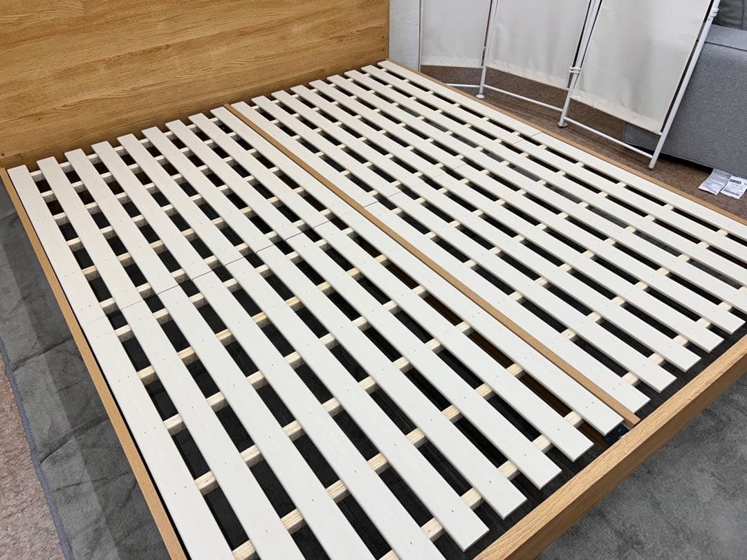 クイーンベッドフレーム