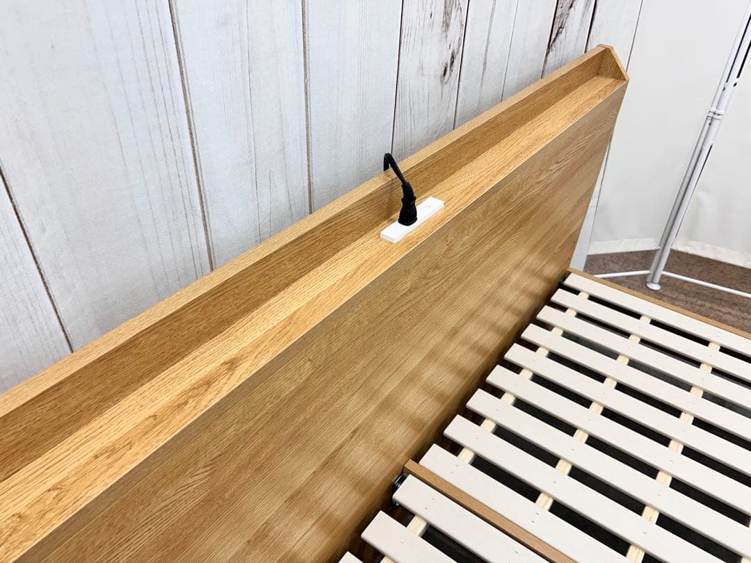 クイーンベッドフレーム