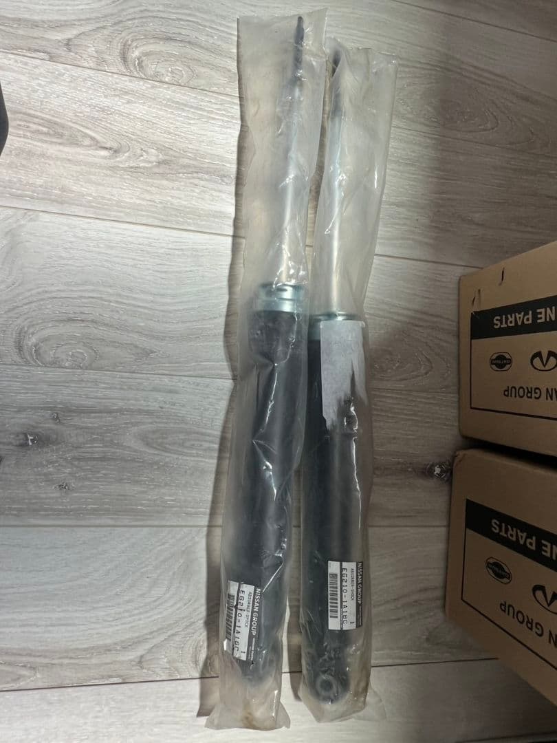 とらおNISSAN　HE12ノートニスモ ストラット・ショックセット