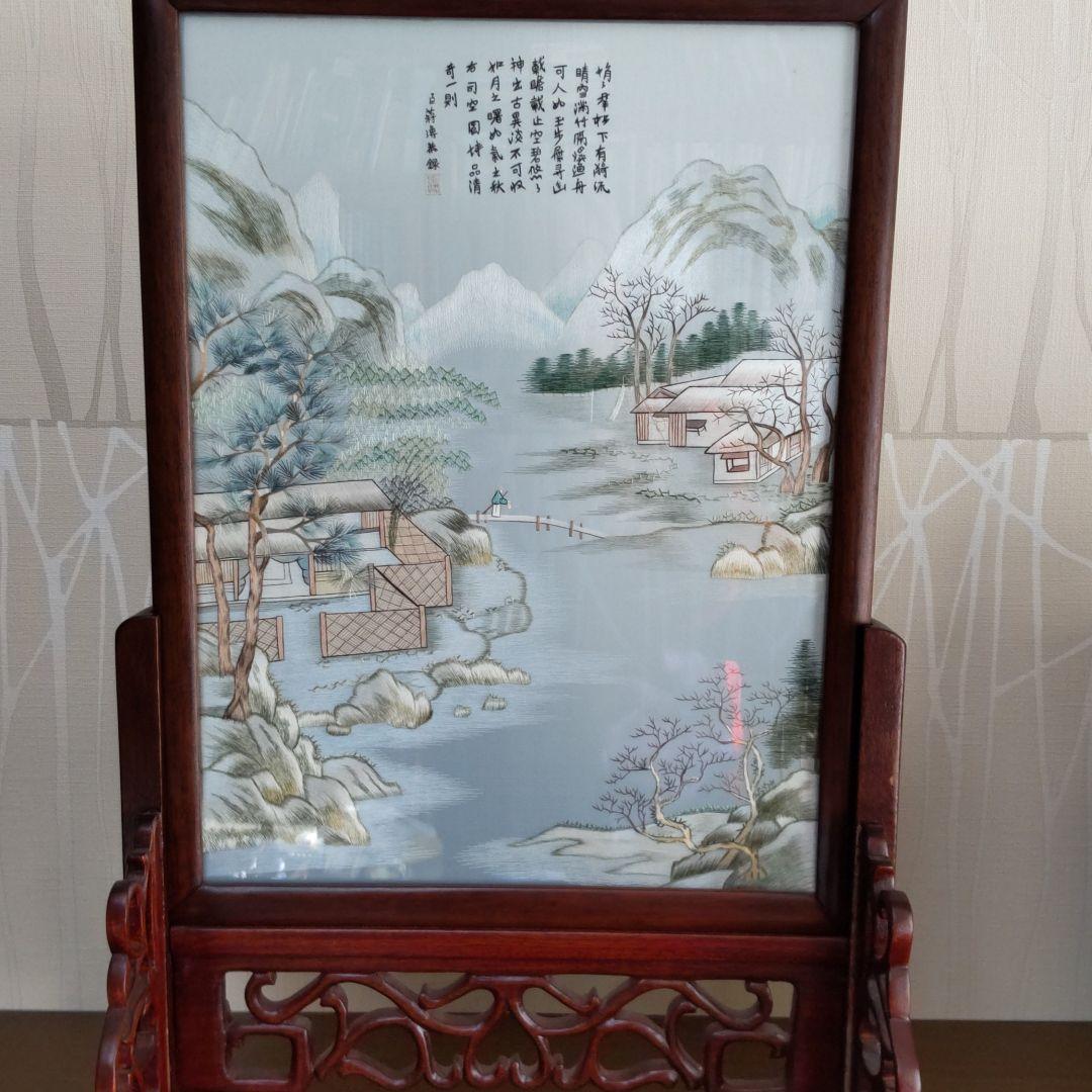 中国伝統工芸品、両面刺繍の山水画です。