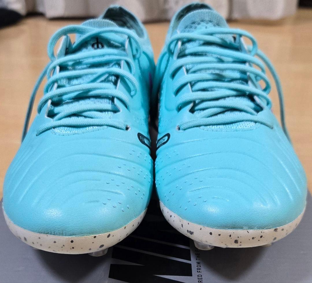 サッカースパイク　ナイキ　ティエンポ