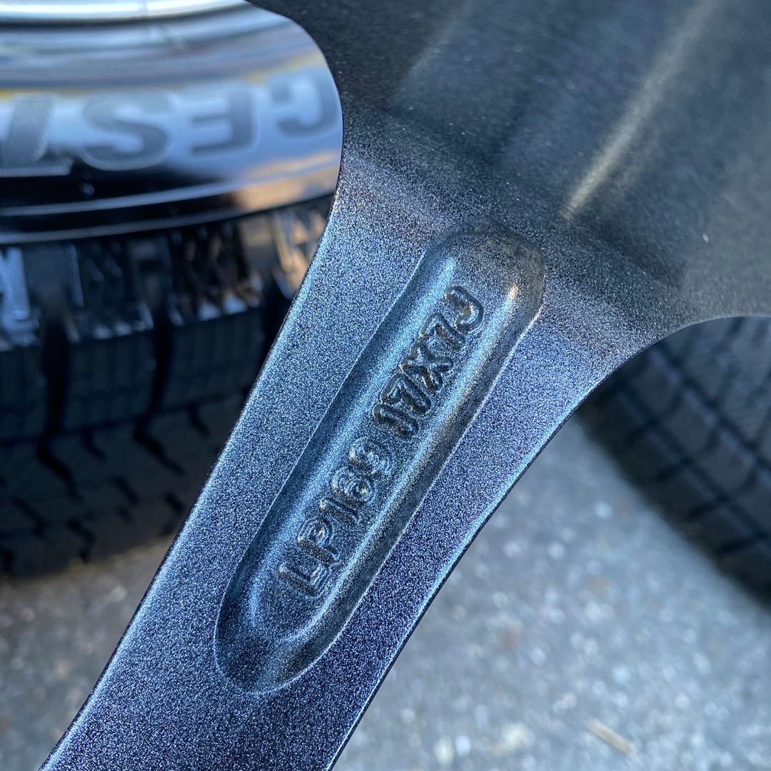 中古バリ溝‼️ブリヂストンスタッドレスセット215/60R17カローラクロス