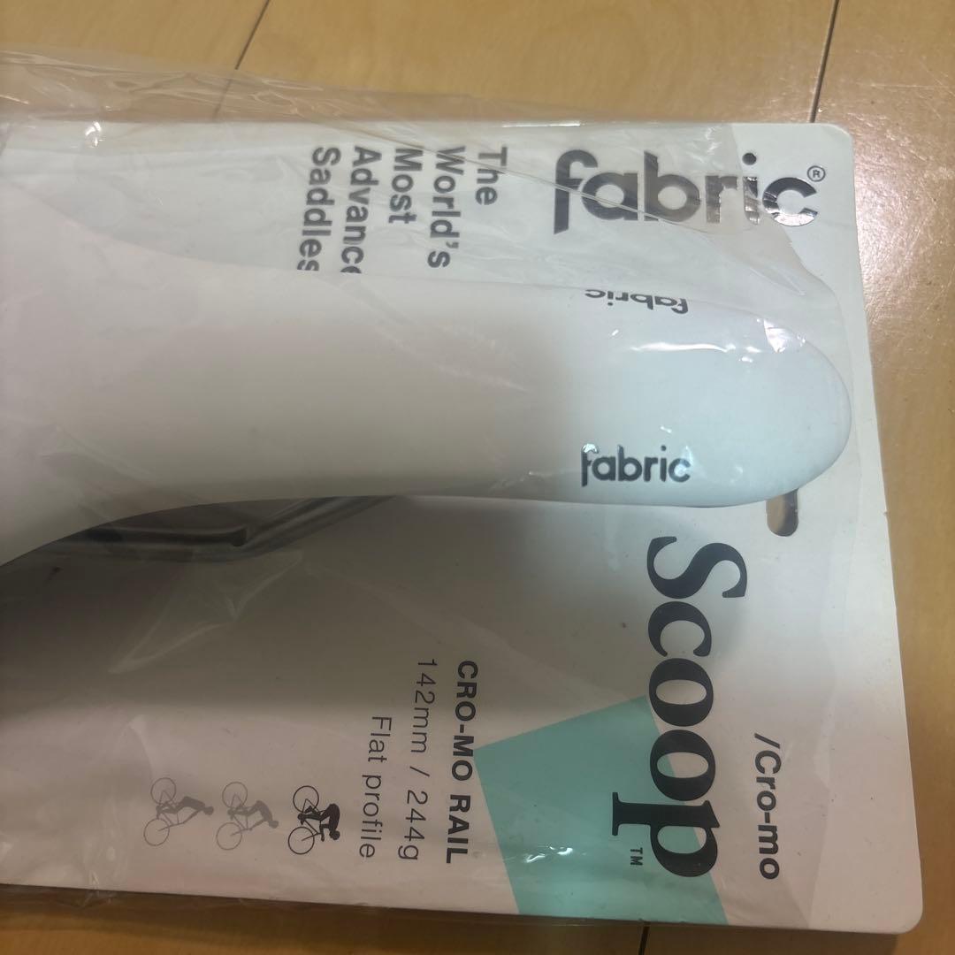 fabric Scoop サドル 142mm Cromo