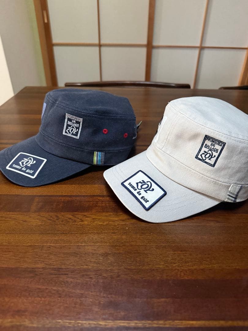ゾーイZOYデザイン帽子紺色と白っぽいグレー二つセット【値下げ】しました。