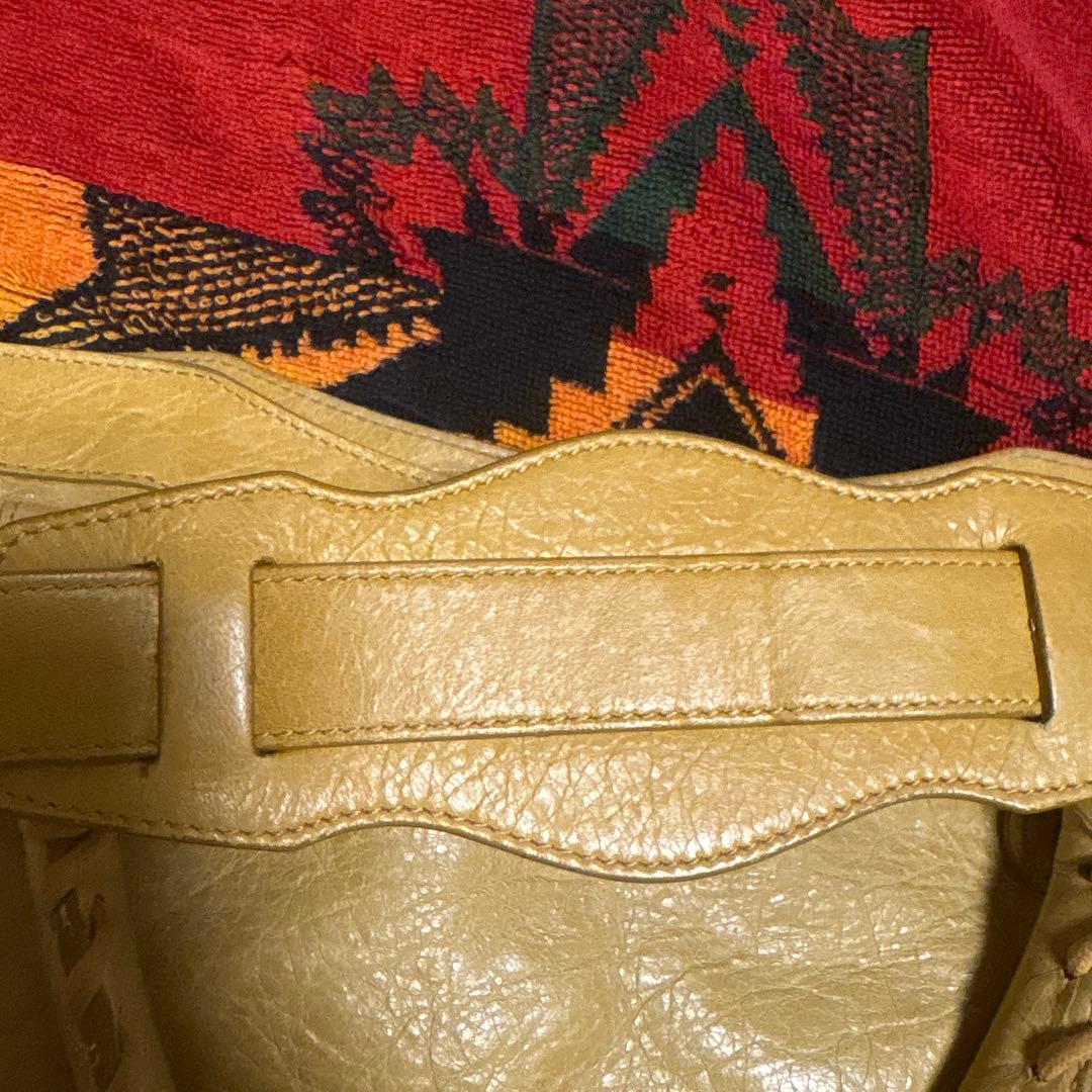 本日祝日にて値下げします！希少❗️バレンシアガ　イエロー レザー ショルダーバック