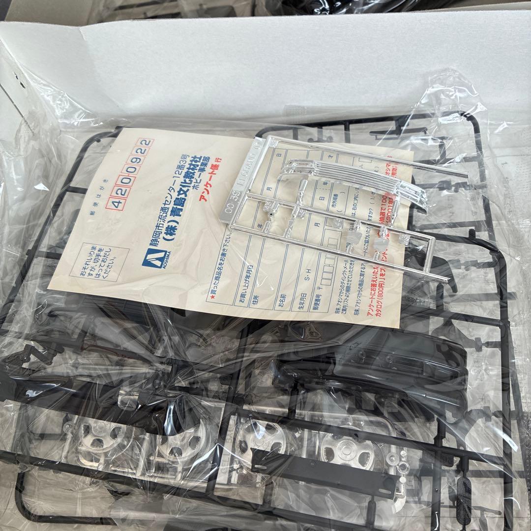 青木ELGRAND URBAN KEN STYLE 1/24 プラモデル