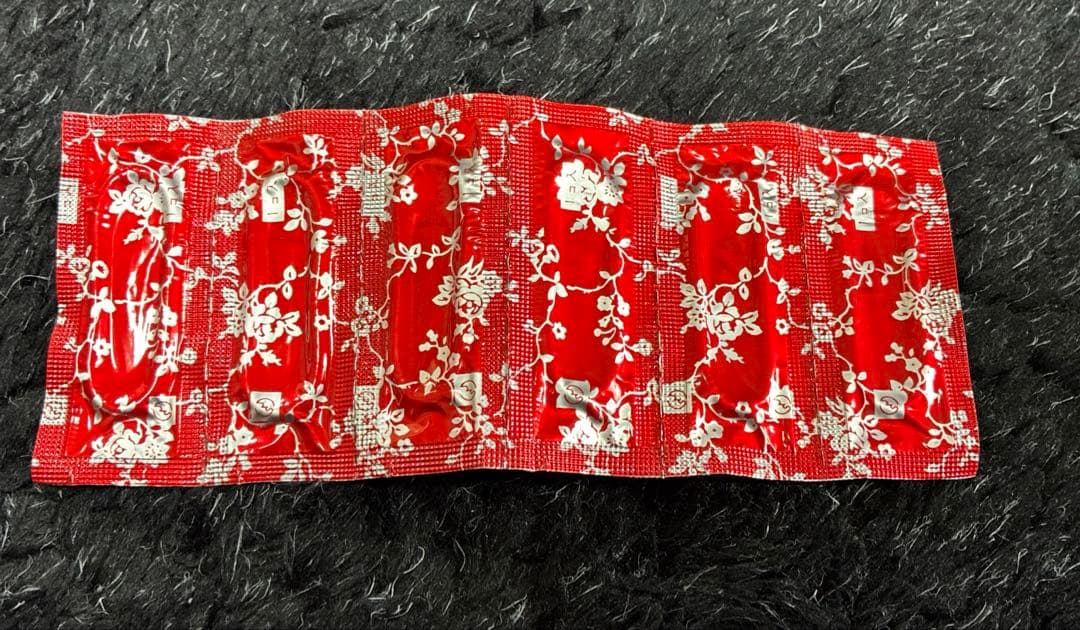 オカモト コンドーム 0.03 144個入り5箱　スペシャル4箱、デラックス1箱