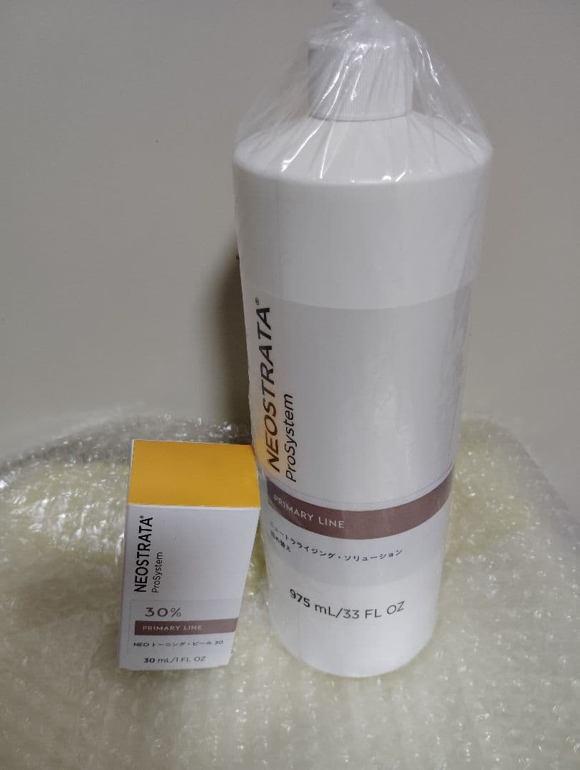 トーニング・ピール30 30mLとニュートラライジングソリューション