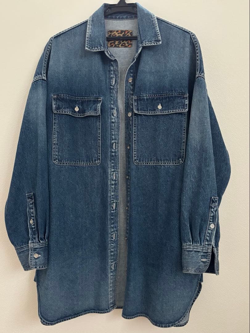 ウィムガゼット【インフルエンサーコラボ】刺繍デニムシャツ