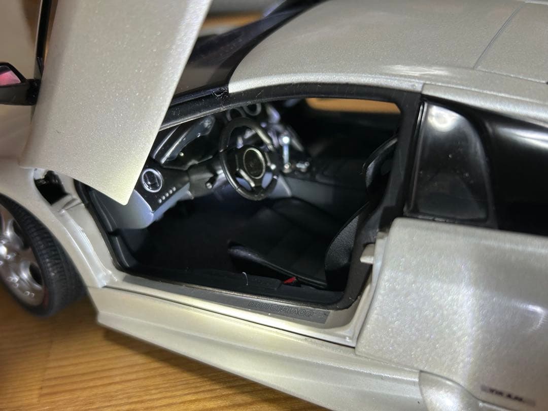 オートアート　1/18 ランボルギーニ ムルシエラゴ 白