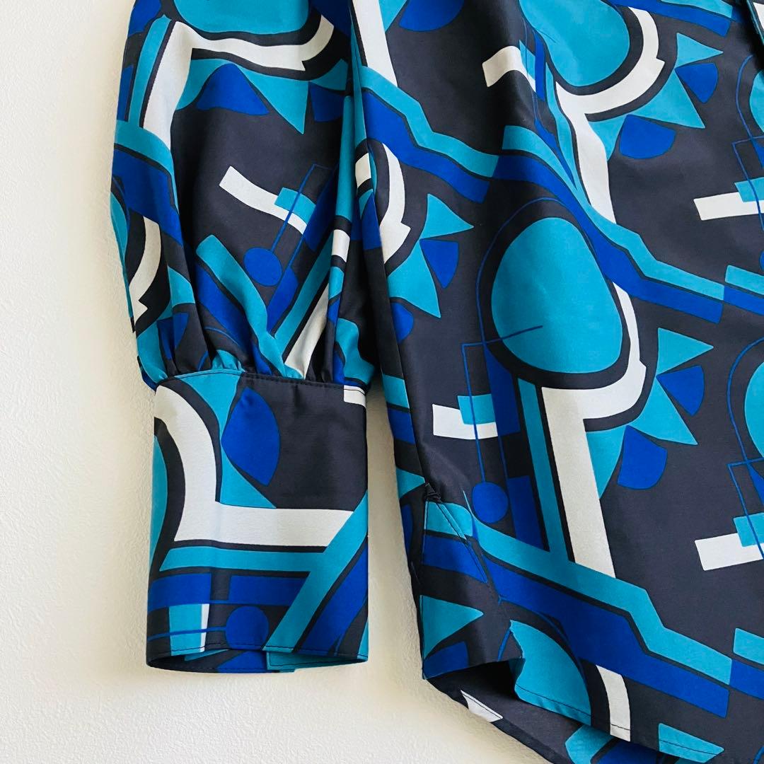 M fill ボウタイブラウス　幾何学模様　シャツ　比翼ボタン　青系