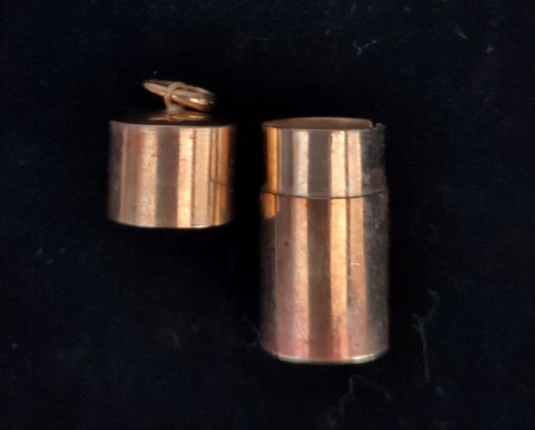 ｋ18刻印入りピルケースペンダント