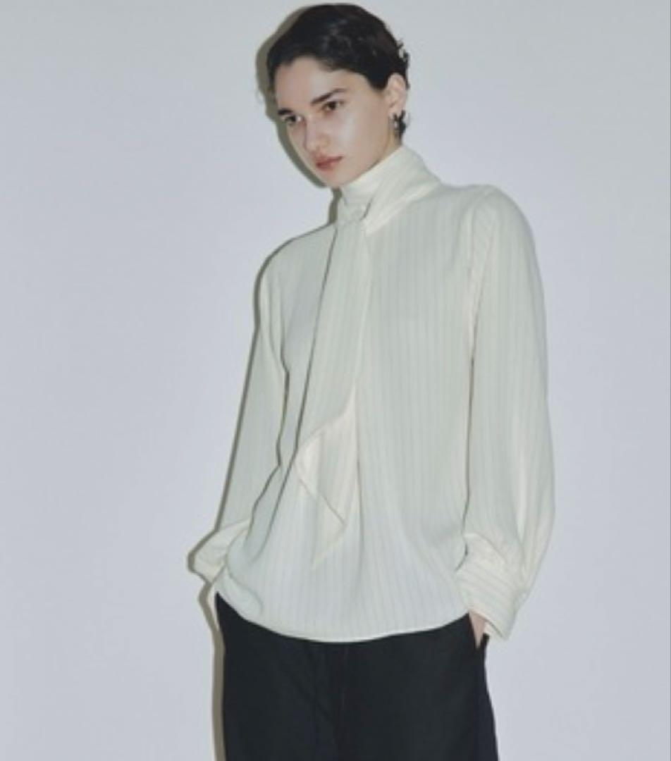 MIESROHE ミースロエ　シルキーボウタイブラウス