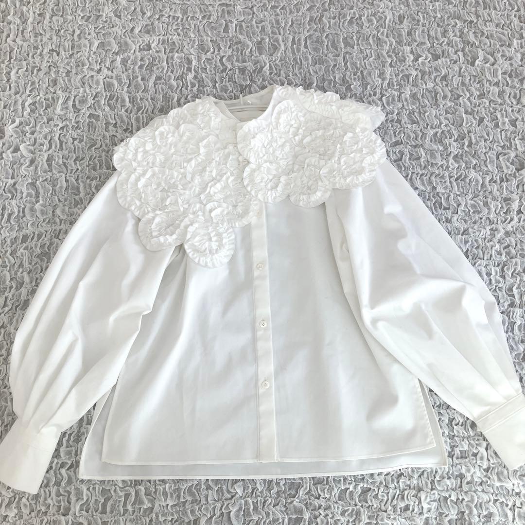 美品yori / ヨリ　shirocon ホイップカラーブラウス　白