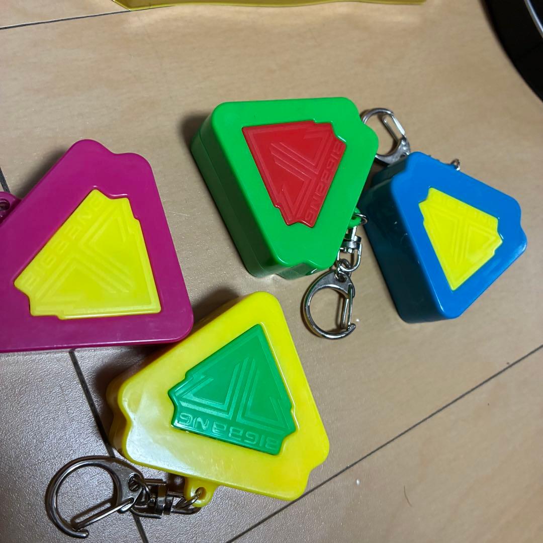 BIGBANG ペンライト　王冠　ボイスキーホルダーぬいぐるみ　トランプ