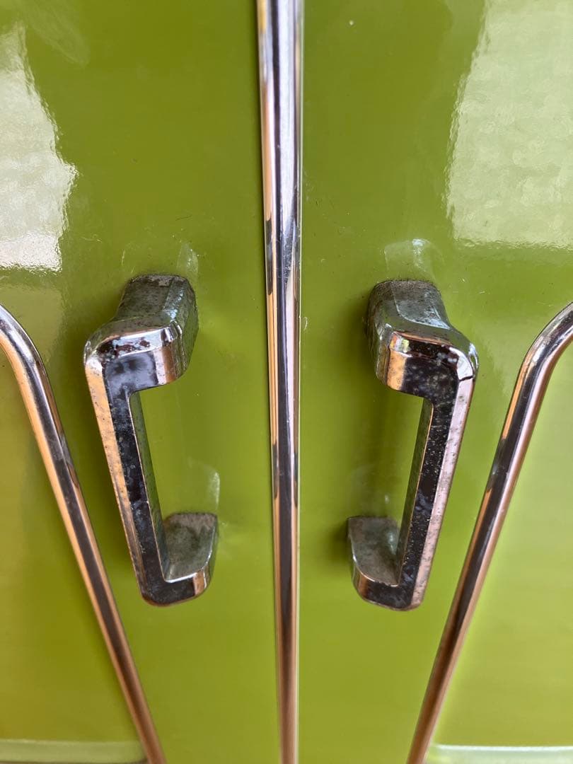 昭和レトロポップ　緑色 食器棚 ガラス棚付き