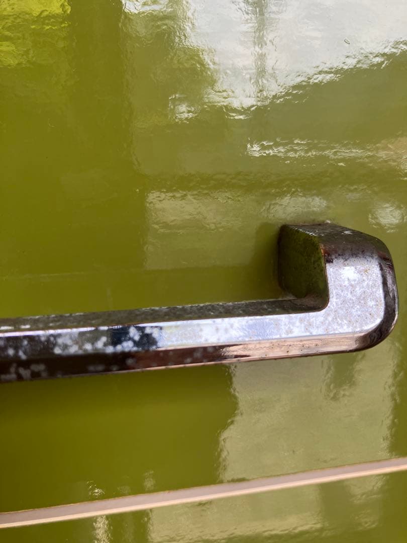 昭和レトロポップ　緑色 食器棚 ガラス棚付き