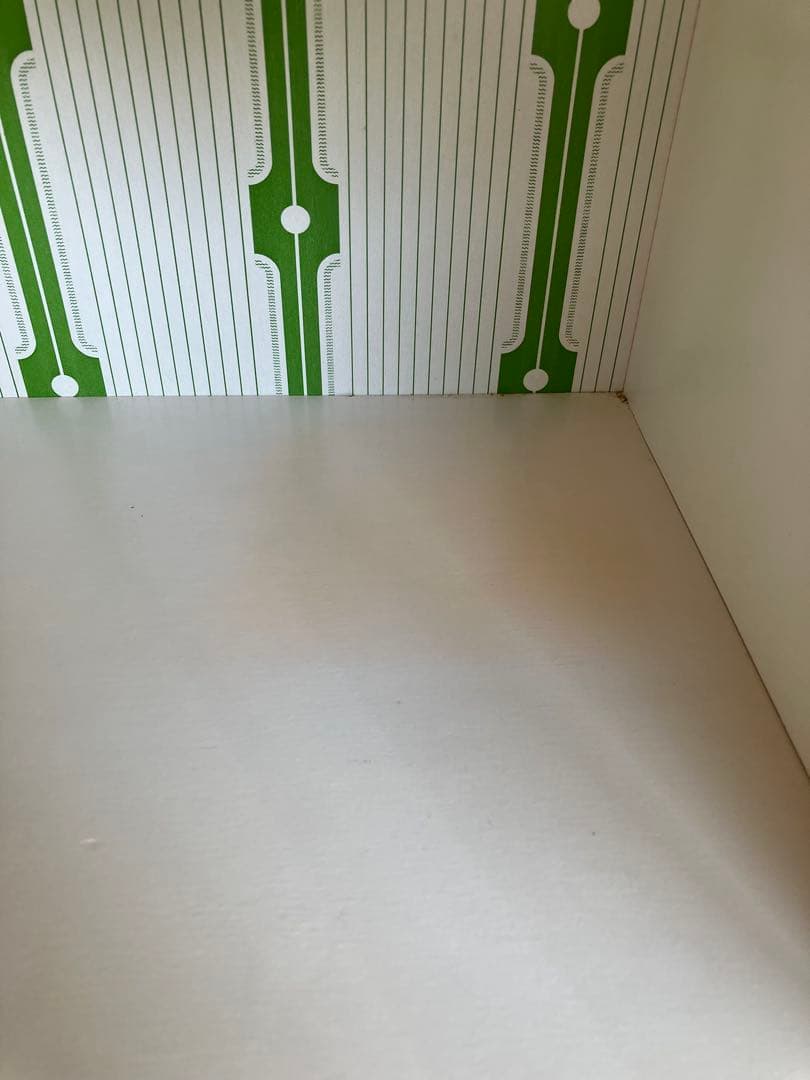 昭和レトロポップ　緑色 食器棚 ガラス棚付き