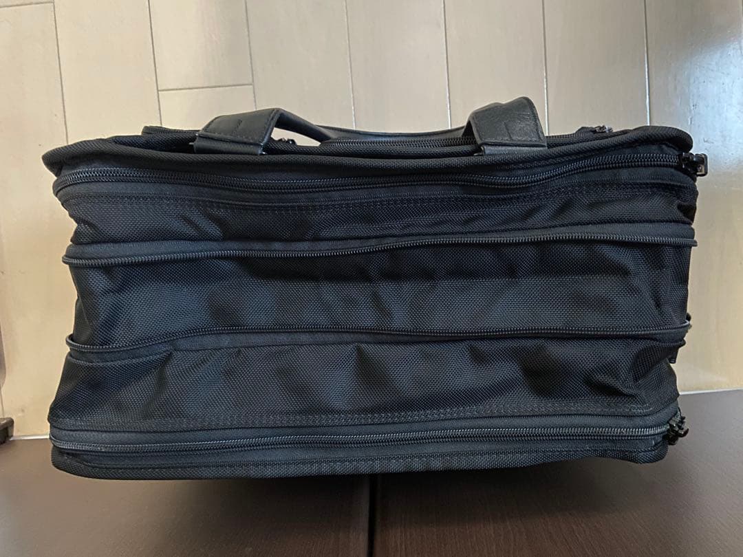 TUMI ブラック ビジネスバッグ エクスパンダブル
