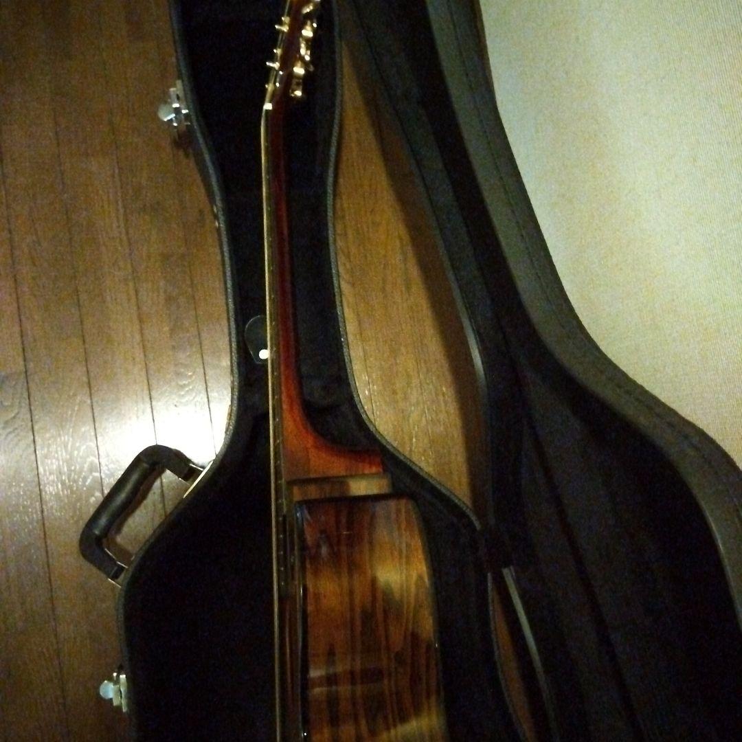 Fender　GDC200 エレアコ　サイドバックの木目がカッコいいギターです。