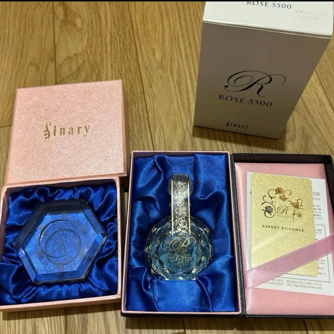 シナリー　sinary Rose5500 台座付き　香水