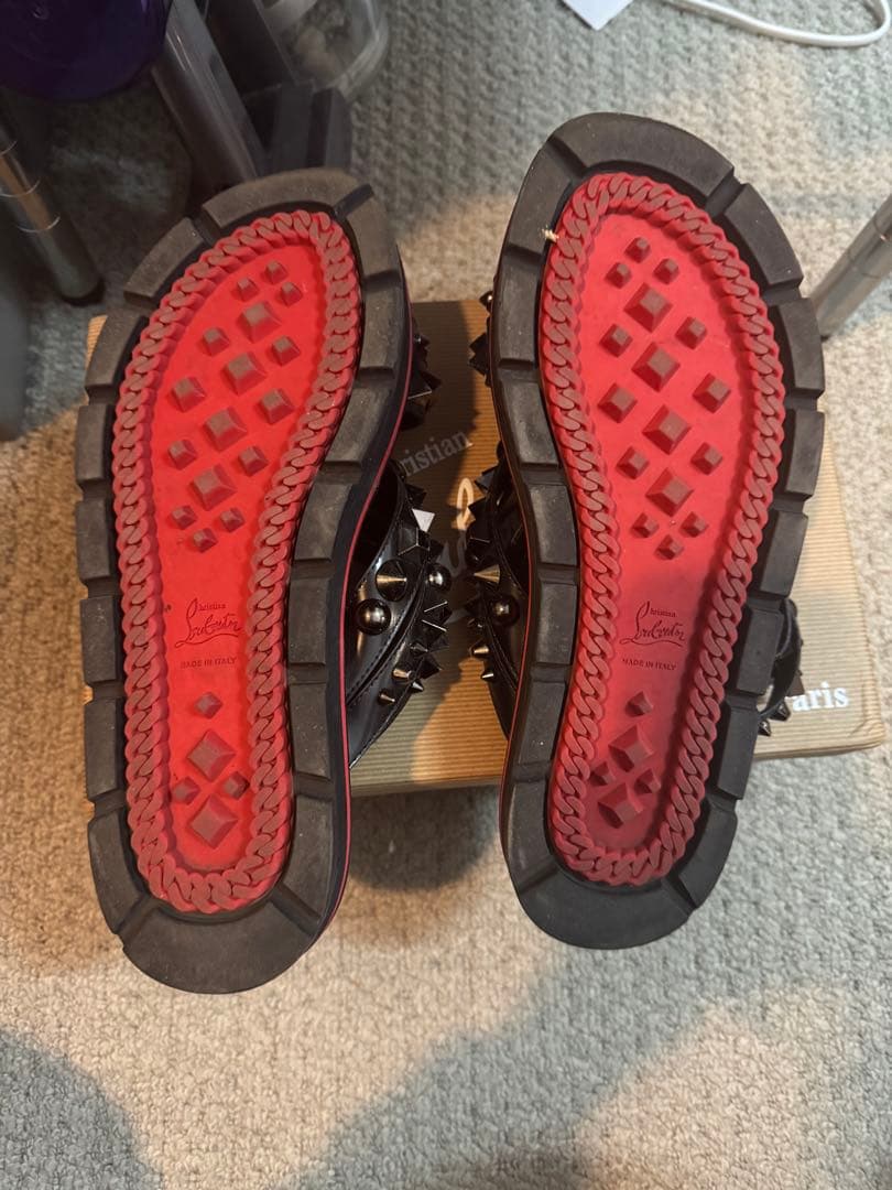 Christian Louboutin スタッズ付きサンダル