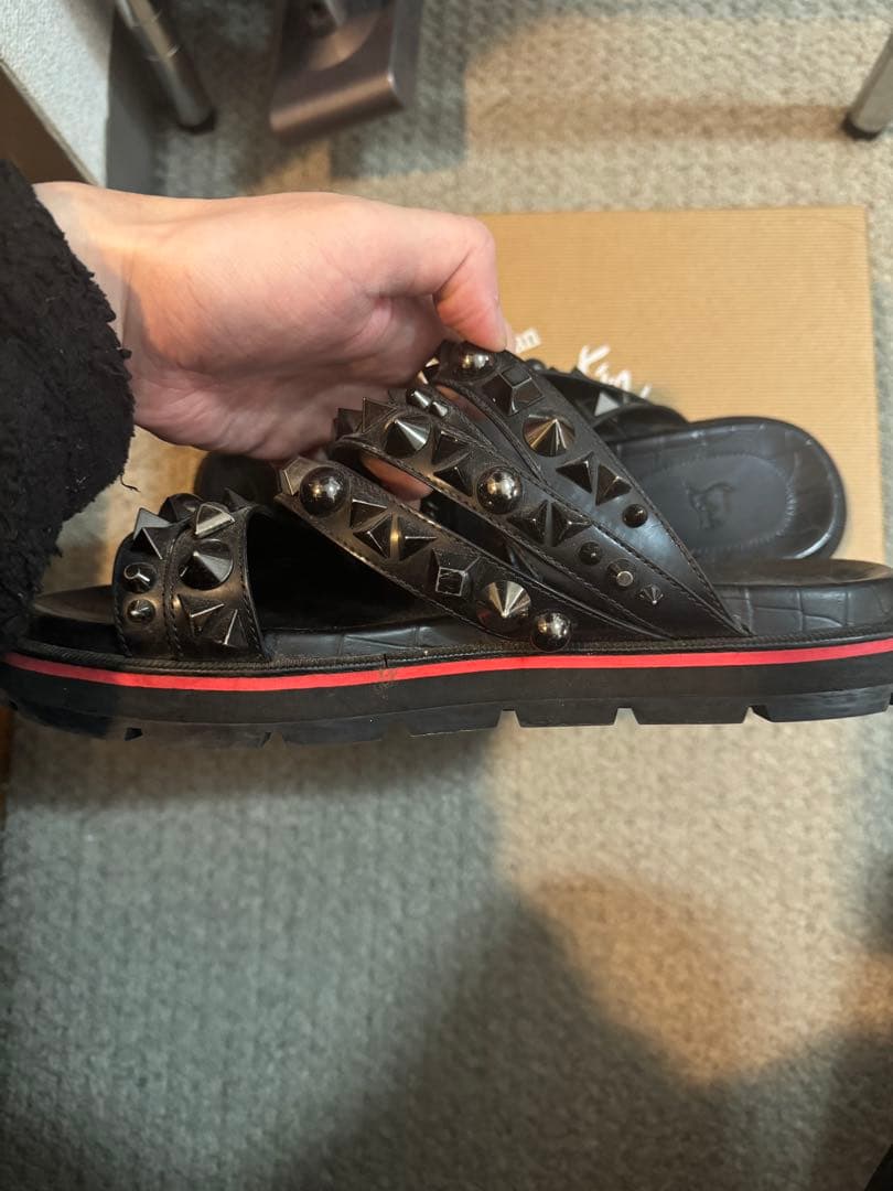 Christian Louboutin スタッズ付きサンダル