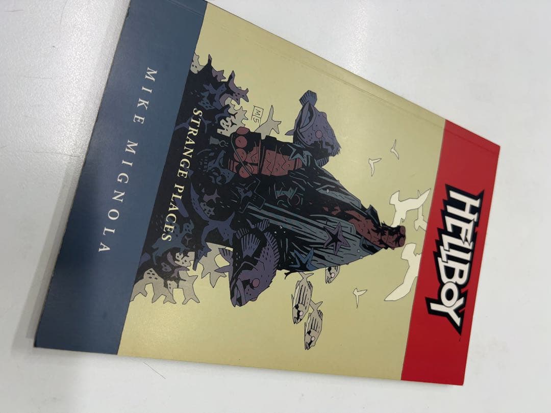 洋書 HELLBOY STRANGE PLACES