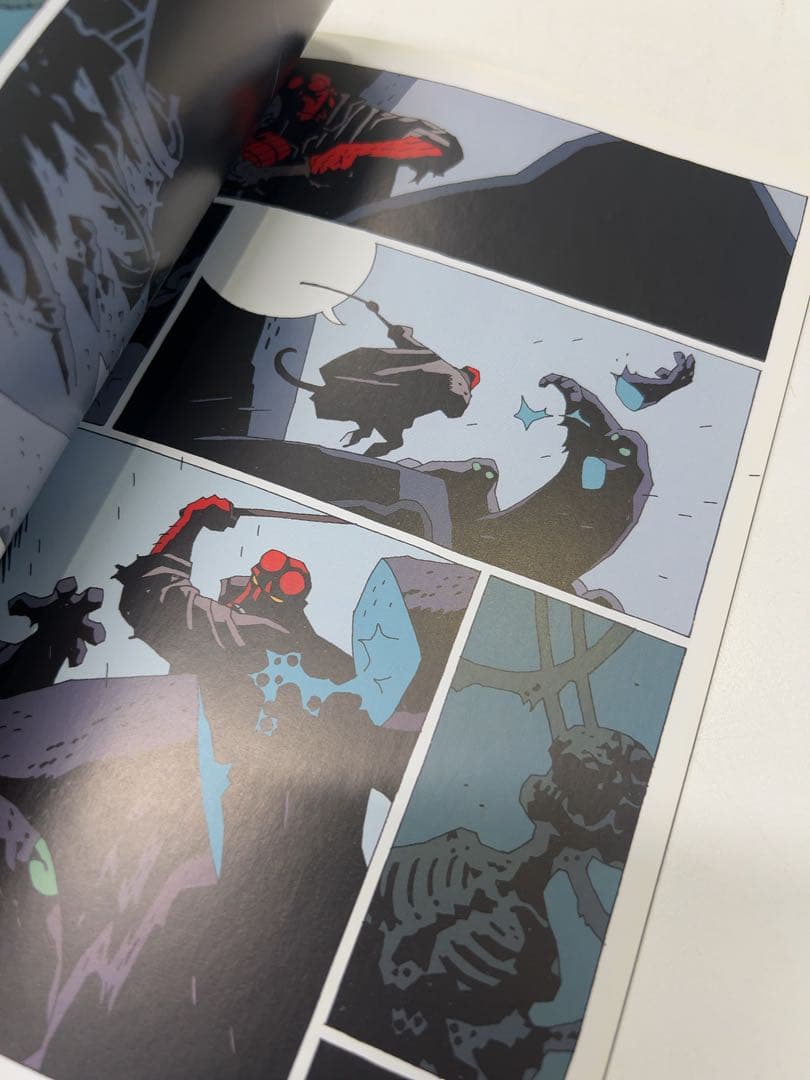 洋書 HELLBOY STRANGE PLACES