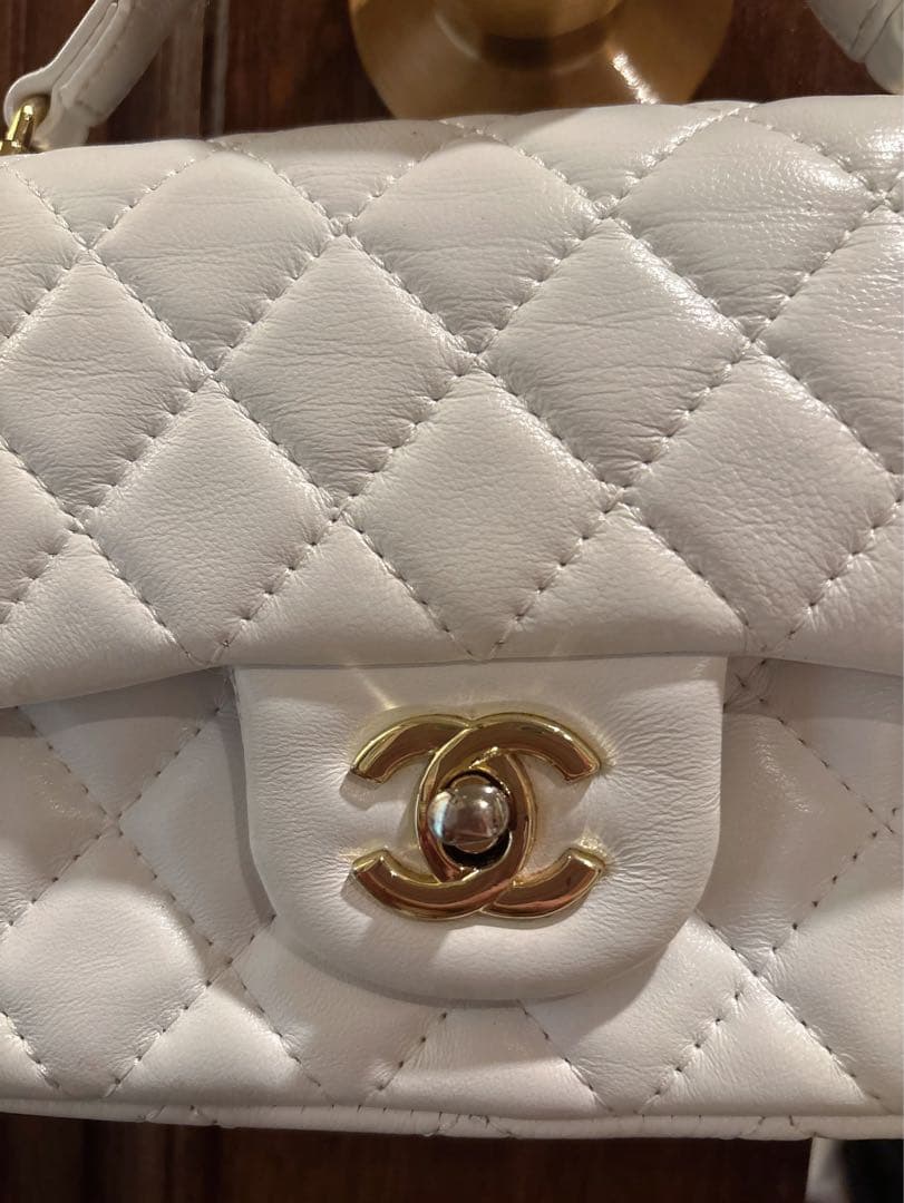 Chanel ホワイト キルティング ハンドバッグノベルティ