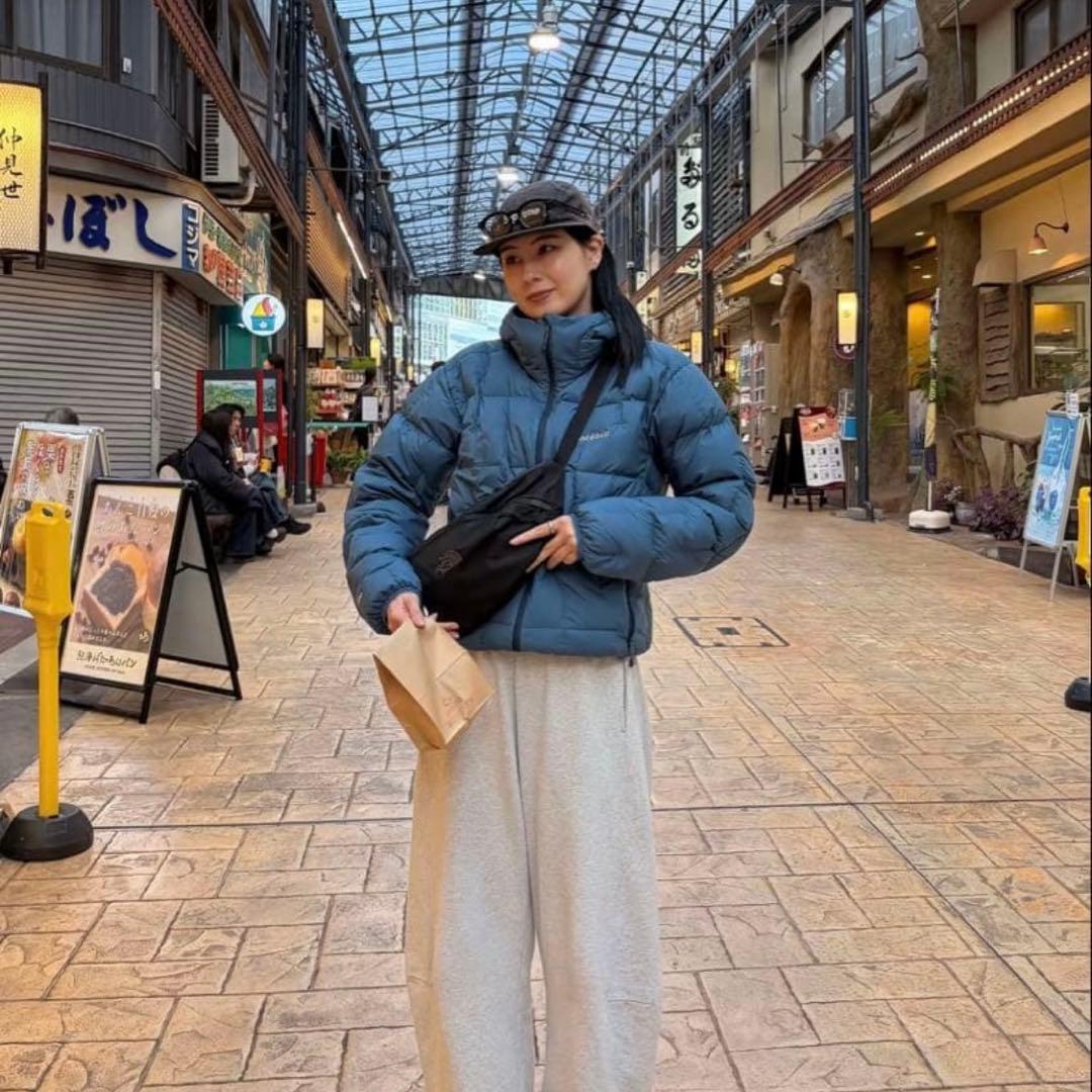 新品未使用 mont-bell ネージュダウンパーカ ブルー M モンベル