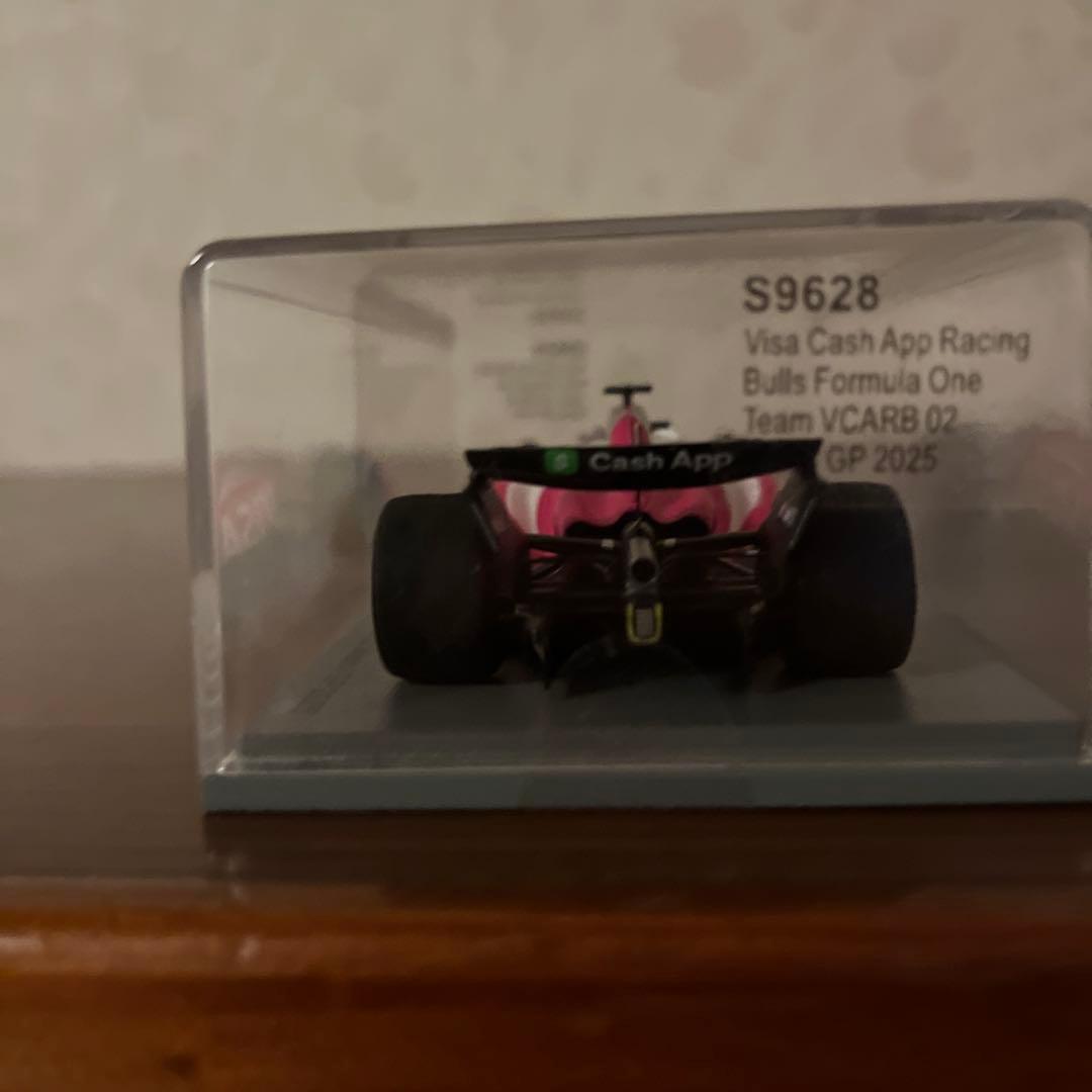 ミニカー Visa Cash App Racing Bulls VCARB 02