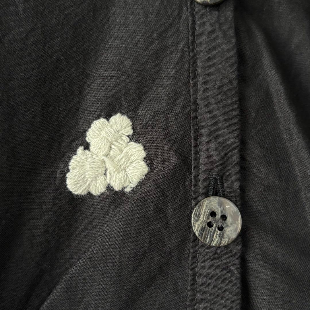 慈雨 ジウ 刺繍デザインカラーブラウス 変形ヘムライン 黒 40 センソユニコ