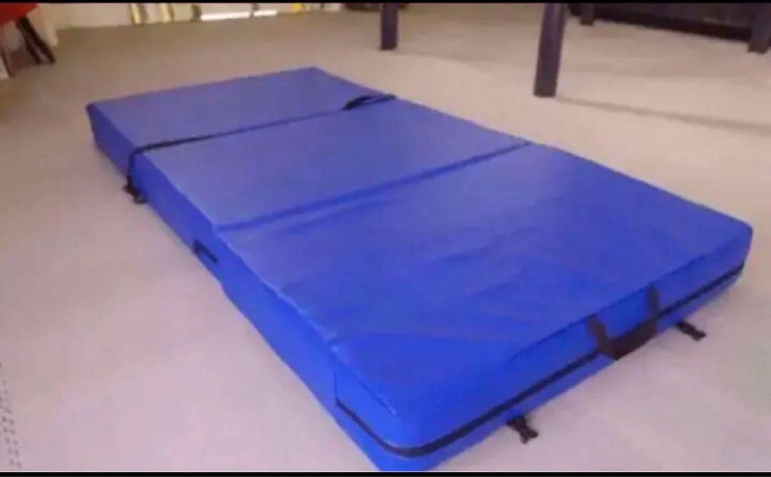 持ち運びマット【屋内外対応】厚み十分！　リュック・手さげ携行OK!