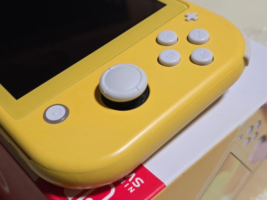 Nintendo Switch Lite イエロー【本体/ACアダプター/外箱】