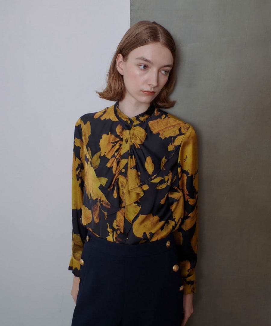 極美品　アルアバイル　モダンフラワーフロントフリルブラウス　ブラック　2