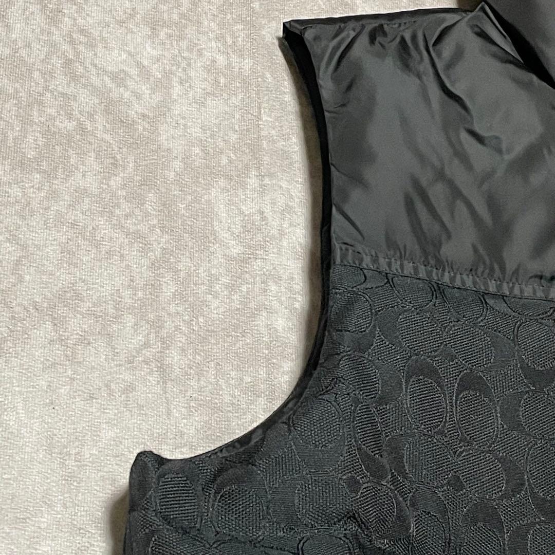 未使用品　コーチ　COACH （S） ダウンベスト　シグネチャー柄　黒
