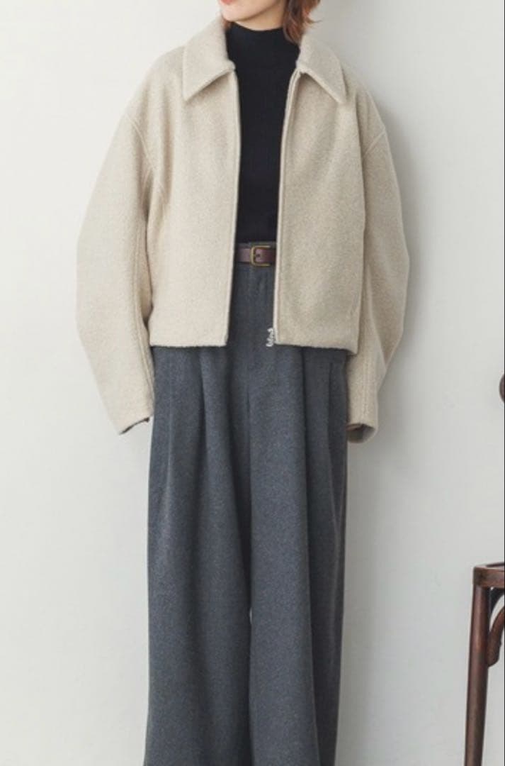 【新品未使用タグ付き】アイボリー ショート丈ジャケット ブルゾンレディース