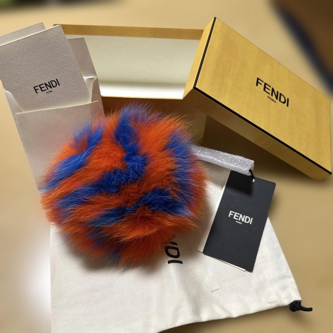 ア*マ様 FENDI ファーチャーム オレンジと青