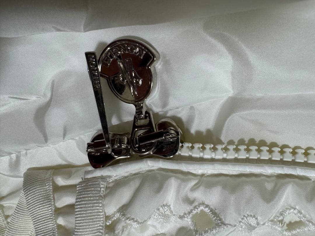 モンクレールレース切り替え ナイロンフーデットQRタグ付き正規品