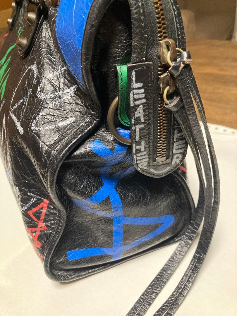 バレンシアガ グラフィティ ハンドバッグ