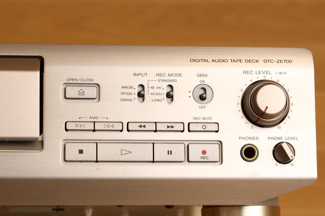 SONY ソニー DATデッキ DTC-ZE700 通電確認のみジャンク品