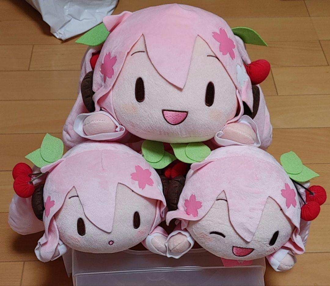 桜ミク ふわふわぬいぐるみ 寝そべり 三体セット